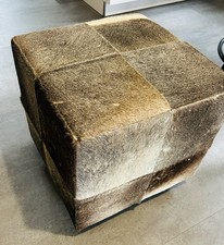 Hocker / Sitzwürfel mit Fell – 45x45x45 cm – Holzbeine – guter Zustand