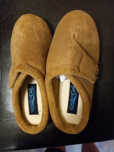 MIRACLE HOUSE SLIPPERS. BEIGE TRUGEL. Size xs Machine washable. Adjust closure.
