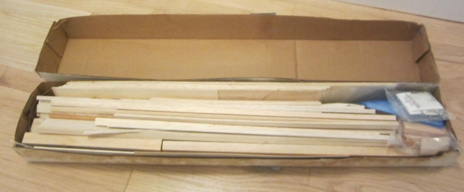 Dynaflite 3013 Corsair Fun Scale .40 Vintage RC Model Airplane Kit RARE