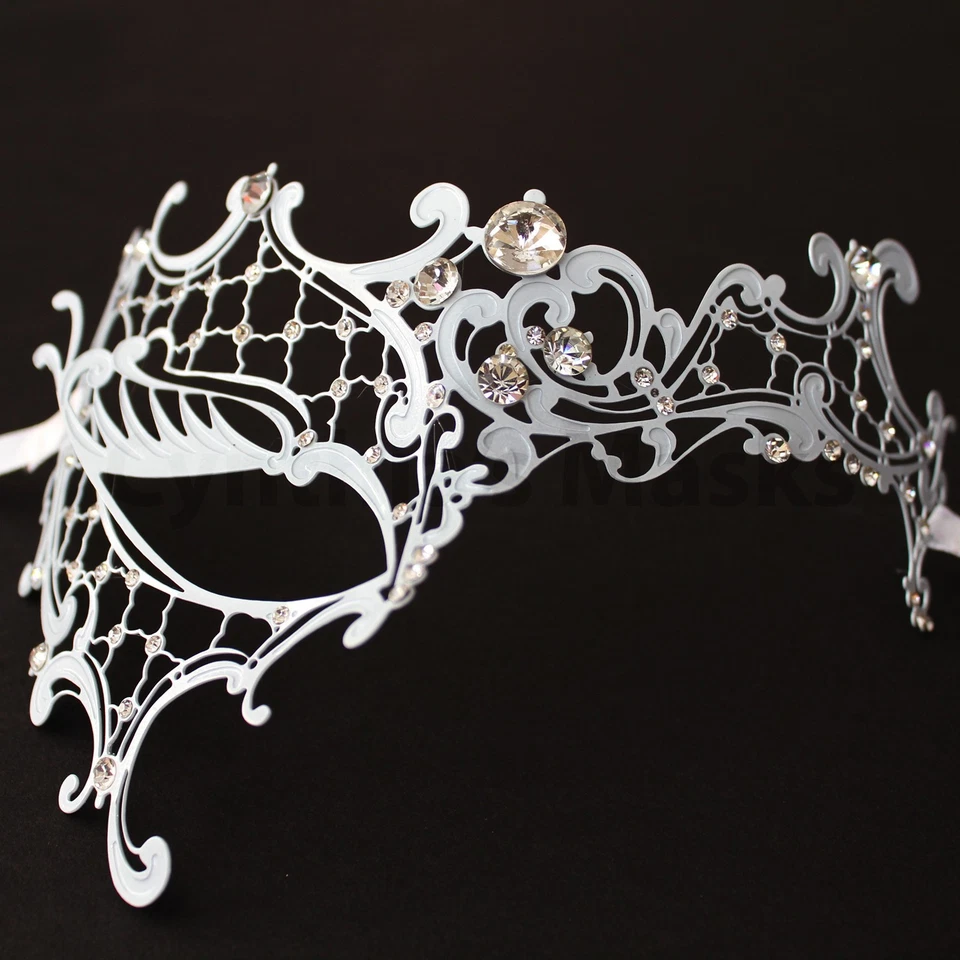 Máscara de fentoma de filigrana corte láser de metal blanco mascarada con pedrería fiesta graduación Foto 2 de 3