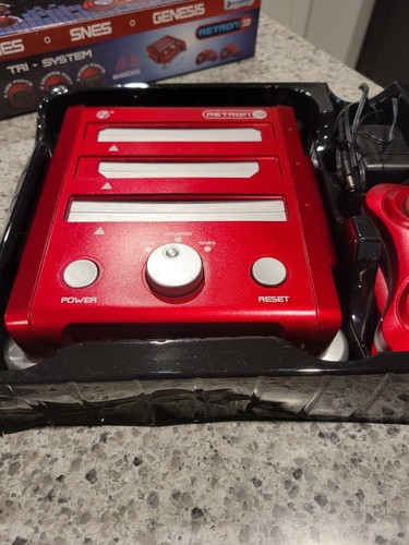 Hyperkin Retron 3 Launch Edition Console rossa testata - Foto 4 di 10