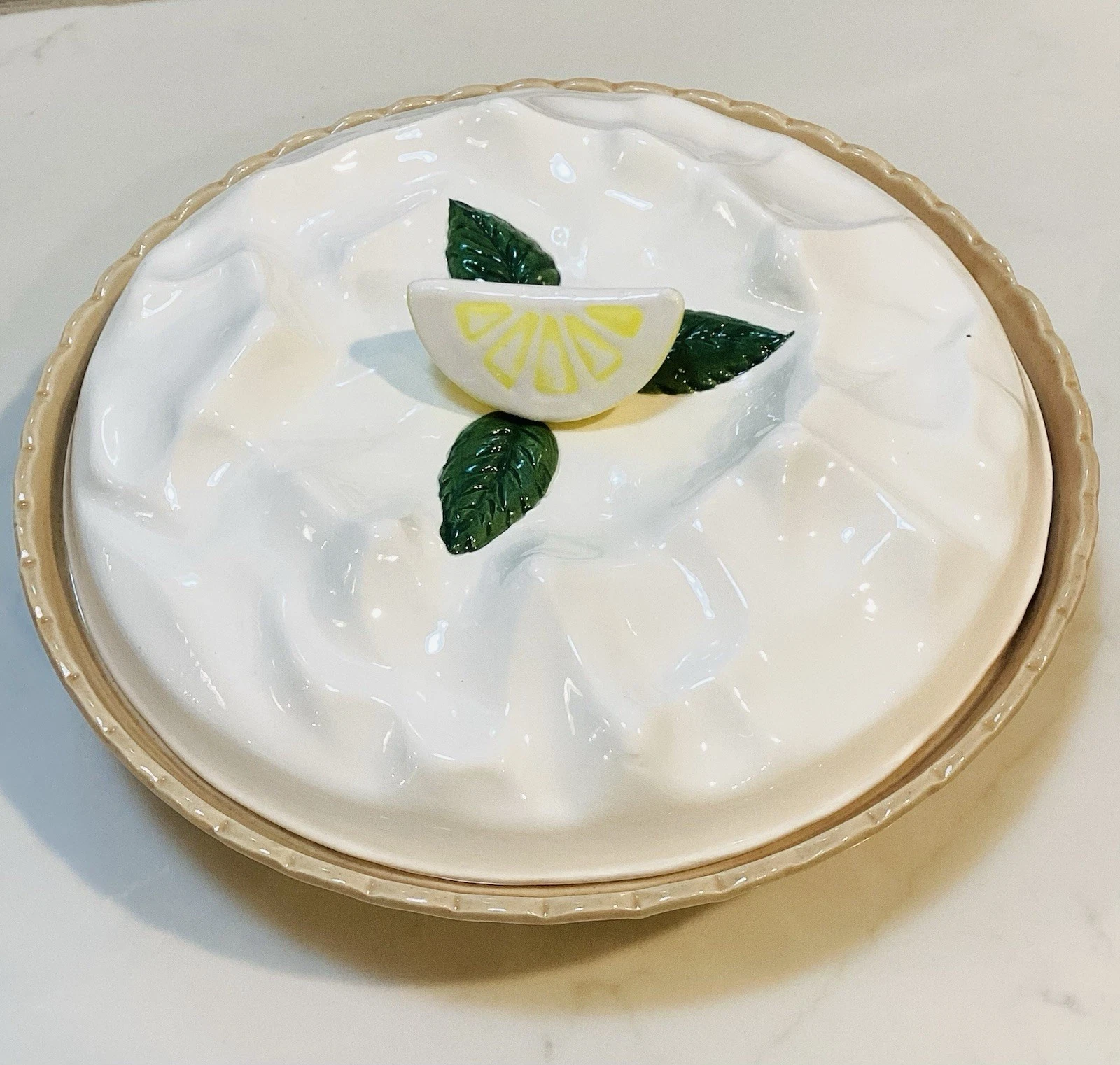 VTG. MCM Lemon Meringue Pie Dish Keeper with Cover Ceramic Taiwan Certified Int.
Opens in a new wind