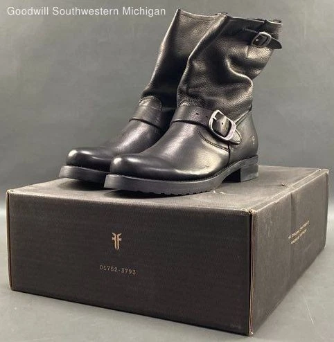 Botas femininas Frye biqueira redonda Veronica couro curto fivela preto tamanho EUA 7,5 M - Imagem 2 de 4