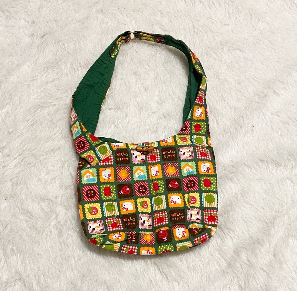 Hello Kitty-themed shoulder bag. patchwork-style … - image 2