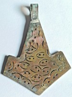 ANCIENT VIKING ERA STYLE NORSE BRONZE HAMMER AMULET RUNIC ENGRAVINGS