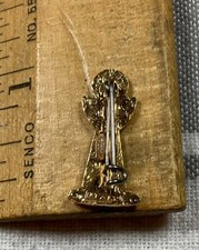 Vintage Pin Gold Tone Communion Pin Christian H74