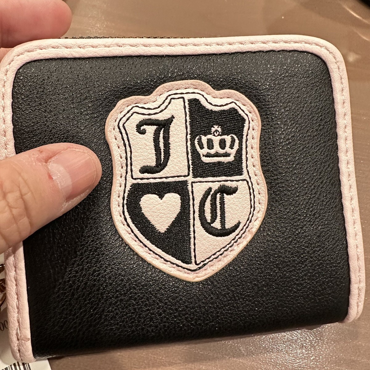 Juicy Couture Queen Of Everything Black w/ Pink Trim Small Zip Around  Wallet NWT