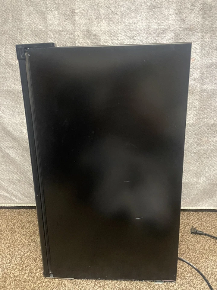 Mini geladeira Tramontina 3,2 pés cúbicos, preta, (usada) - Imagem 3 de 4