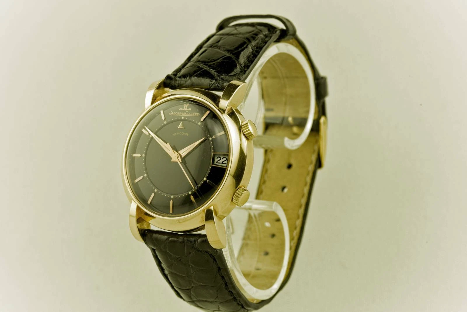 Jaeger LeCoultre — WRISTWATCH - JAEGER LE COULTRE - MEMODATE - SWISS - CIRCA 1950
