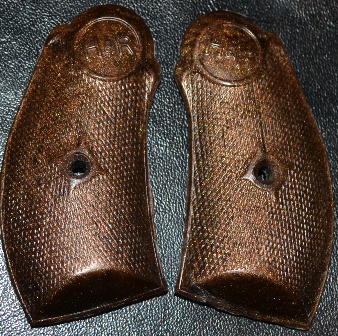 H & R Pistol Grips small frame 622,623,632,633,642,732,733