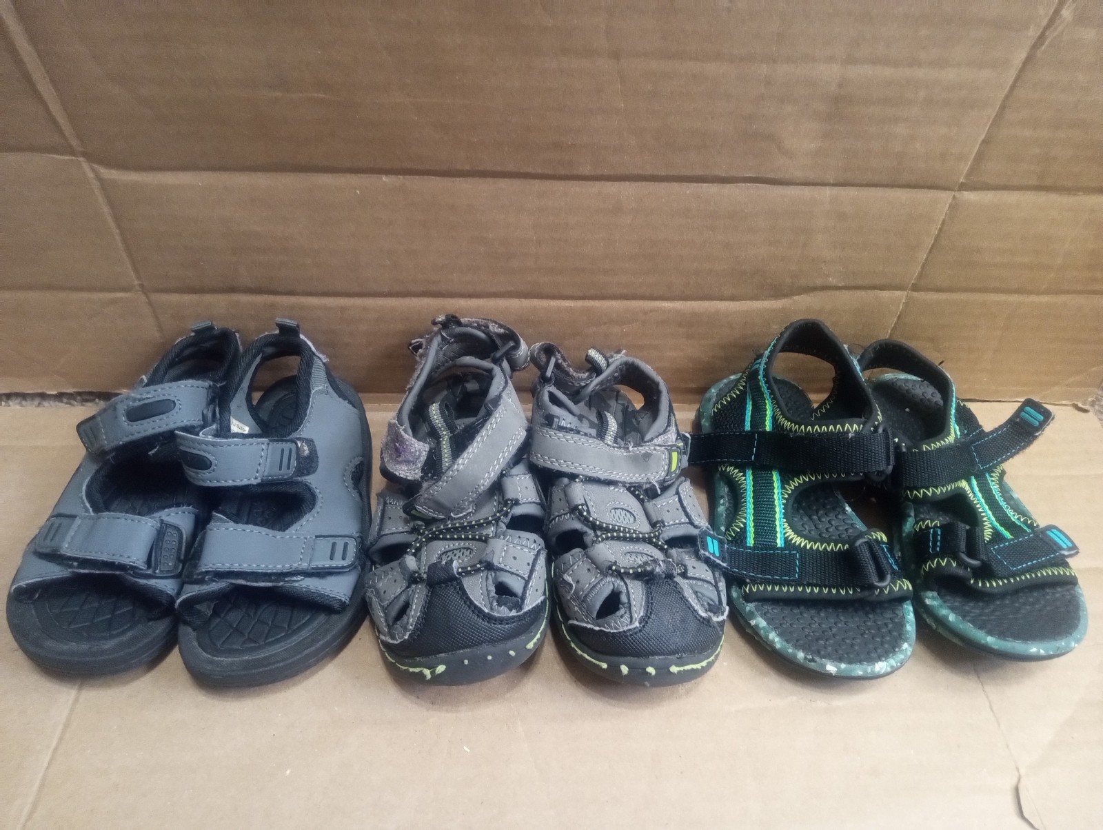 Lotto di 3 sandali per bambini taglia 6 7 5 e 8