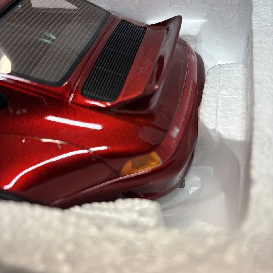 GT Spirit 1/18 Porsche 911/993 RWB - Cauda de pato vermelha - GT759 - Imagem 3 de 4