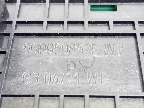 5G0959857E INTERRUTTORE ALZACRISTALLI ANTERIORE SINISTRO / 5G0959857EWZU / 77134 - Foto 4 di 10