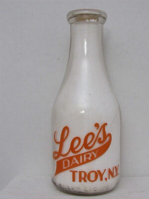 TRPQ Milk Bottle J E Lee Lee's Dairy Farm Troy NY RENSSELAER COUNTY 1945