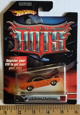 Hot Wheels ULTRA HOTS `70 Dodge Challenger #20 of 36 Opening hood w/Real Riders