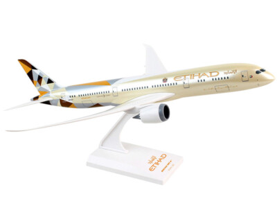 Skymarks SKR834 Etihad Airways Boeing 787-900 A6-BLA Desk Model 1/200 Airplane