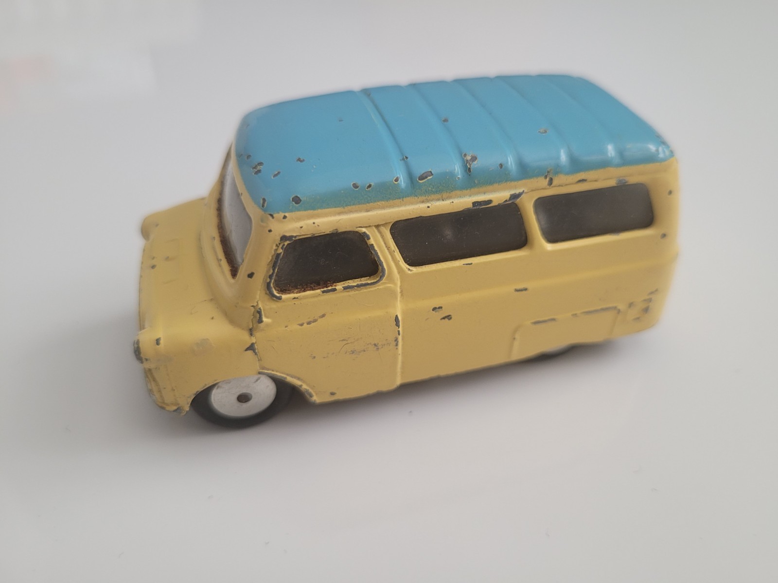 Corgi 414 A1 Bedford Dormobile Militärisch Ambulanz Utilecon