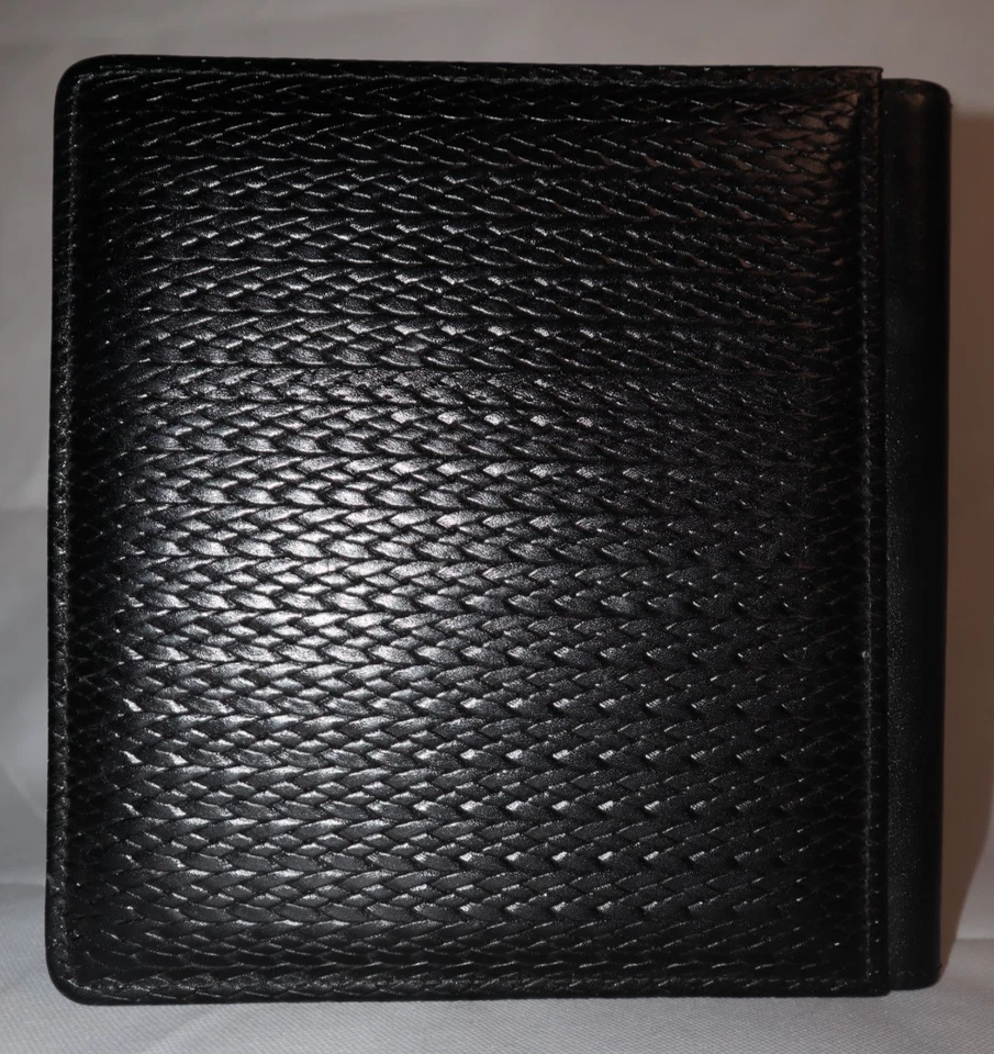 ÁLBUM DE FOTOS RAIKA CUERO DE VACA NEGRO 9x9" CESTA TEJIDO Tiene capacidad para 120 fotos Foto 2 de 4