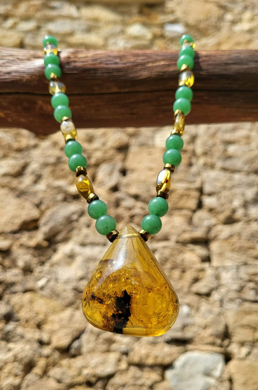 Pendentif Ambre du Chiapas et Aventurine Verte Monture Dorée d'Exception Fait Main