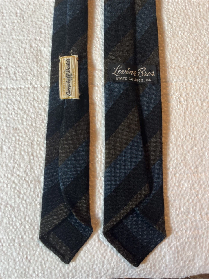 Corbata de cuello vintage para hombre a rayas negras 2” de ancho lana Levine Bros State College Foto 4 de 4