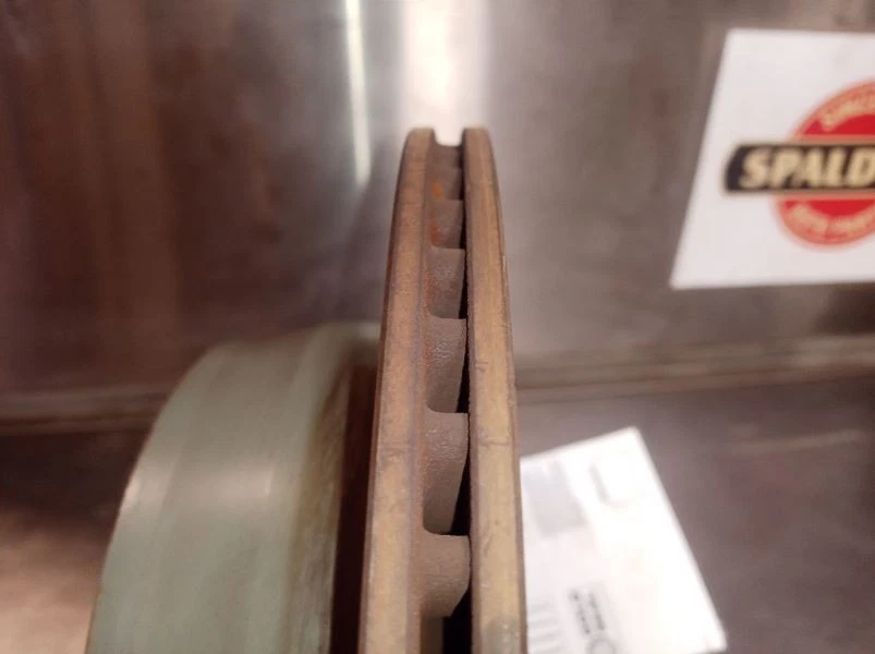 Rear Disc Brake Rotor from 2016 GMC YUKON XL 1500 9187680 - Image 3 of 4