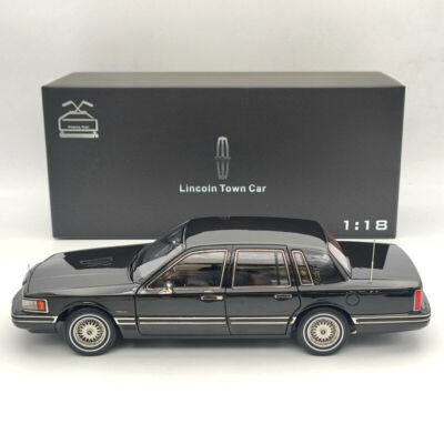1/18 Lincoln Towncar V8 1993-1995 Super Diecast model (Leather