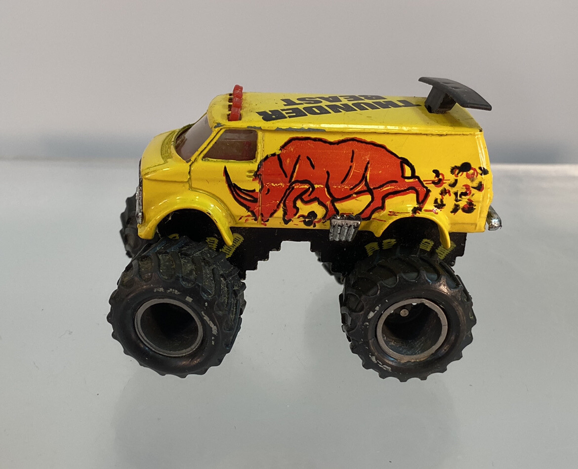 Vintage 1986 Zee Toys Renegades Thunder Beast California Van