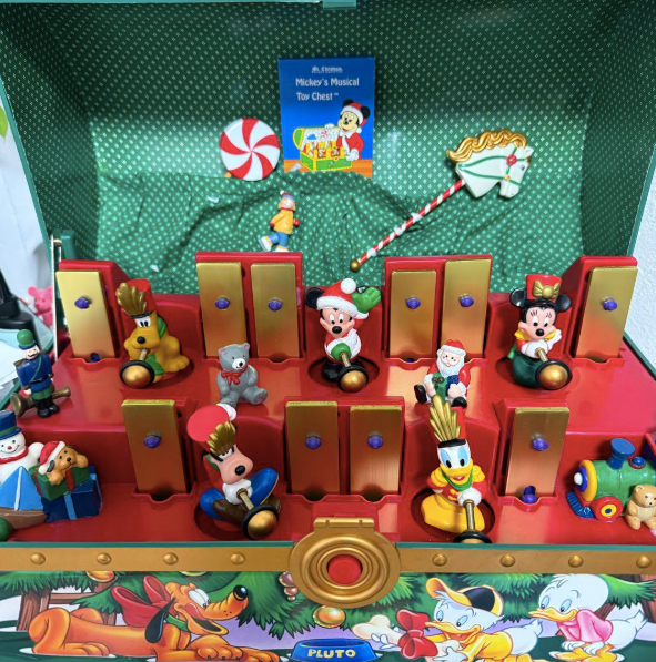 Mr. Christmas 1998 Disney Mickey Musical Toy Chest Music Toy
