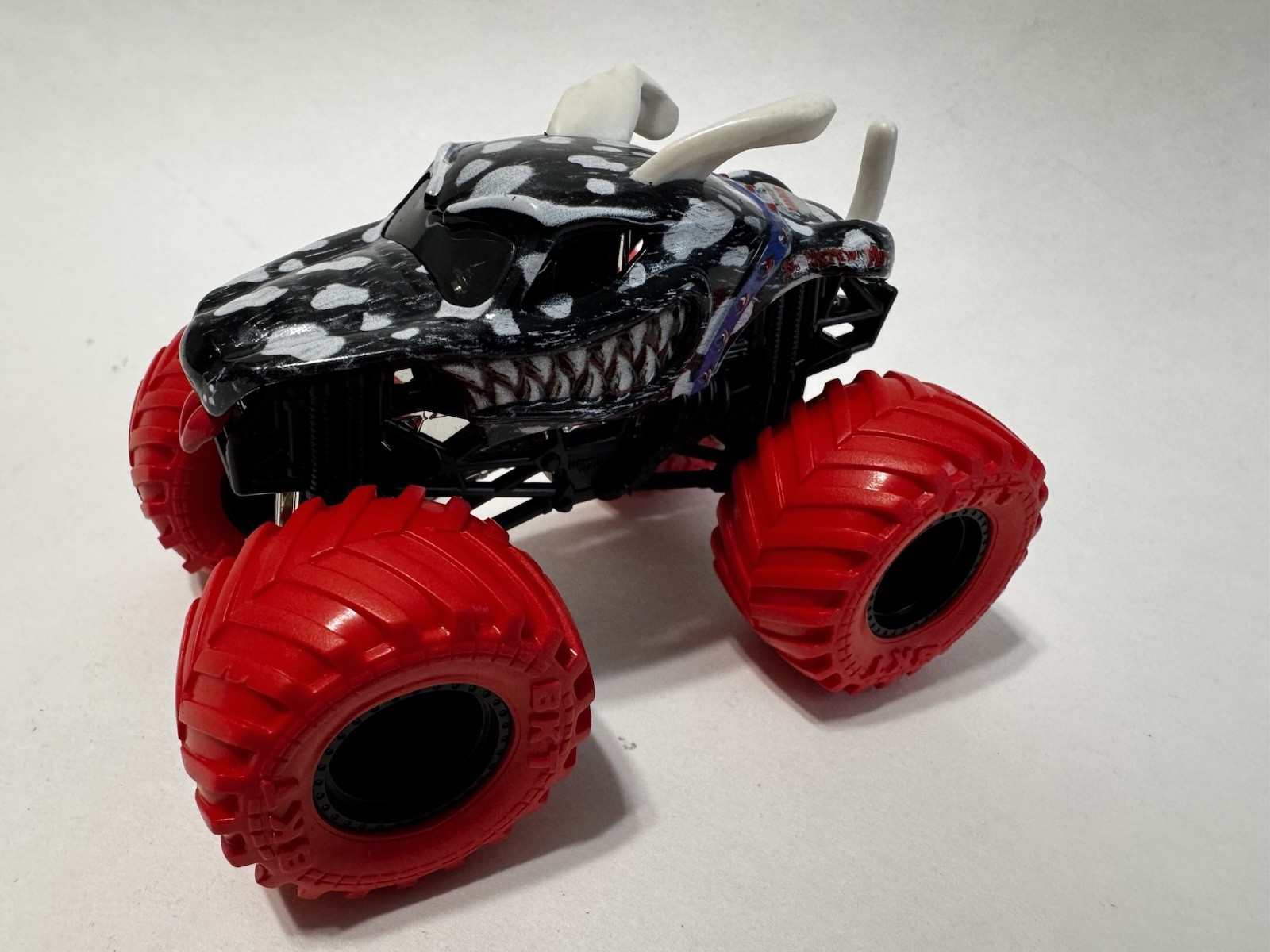 Monster Jam Monster Mutt Inverse Negro Blanco Raro Diecast!