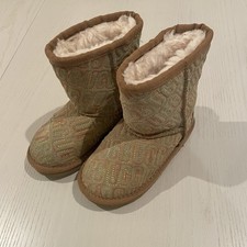 Size 9 - UGG Classic II Graphic Toddler Suede Boot Chestnut Multicolor
