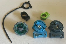 Ray Striker D125CS Hasbro Metal Beyblade Fusion + 2 Ripcord Launchers w/ Ripper