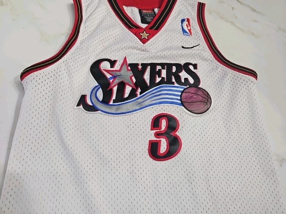 Camiseta Nike Team Allen Iverson Philadelphia 76ers branca tamanho juvenil pequena - Imagem 2 de 4