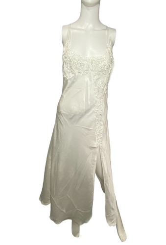 Stunning Flora Nikrooz Nightgown Small Off White Floral Embroidered Detail Slit - Picture 11 of 14