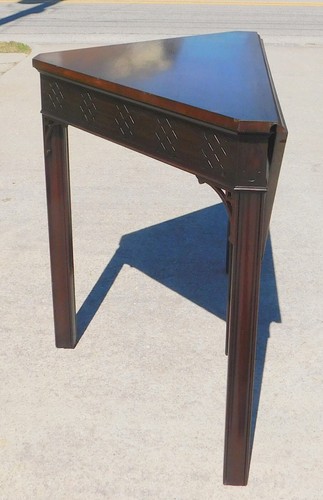 Vintage Mahogany Chinese Chippendale Style Corner Table - Picture 5 of 13