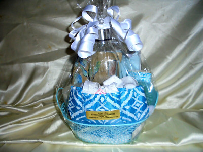 GIFT BASKET IN WIRE BASKET WITH WATER BOTTLE