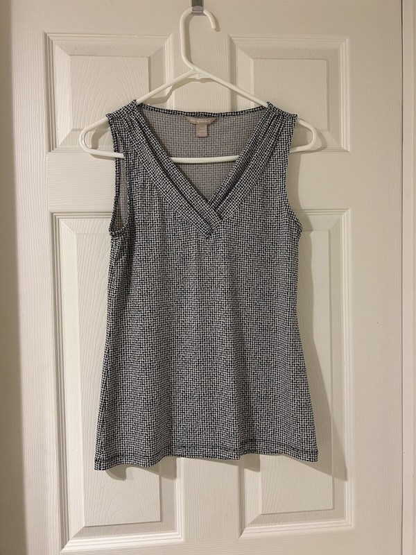 Banana Republic Women's V  Neck Tank Top Sleeveless Shirt  Size XSmall
