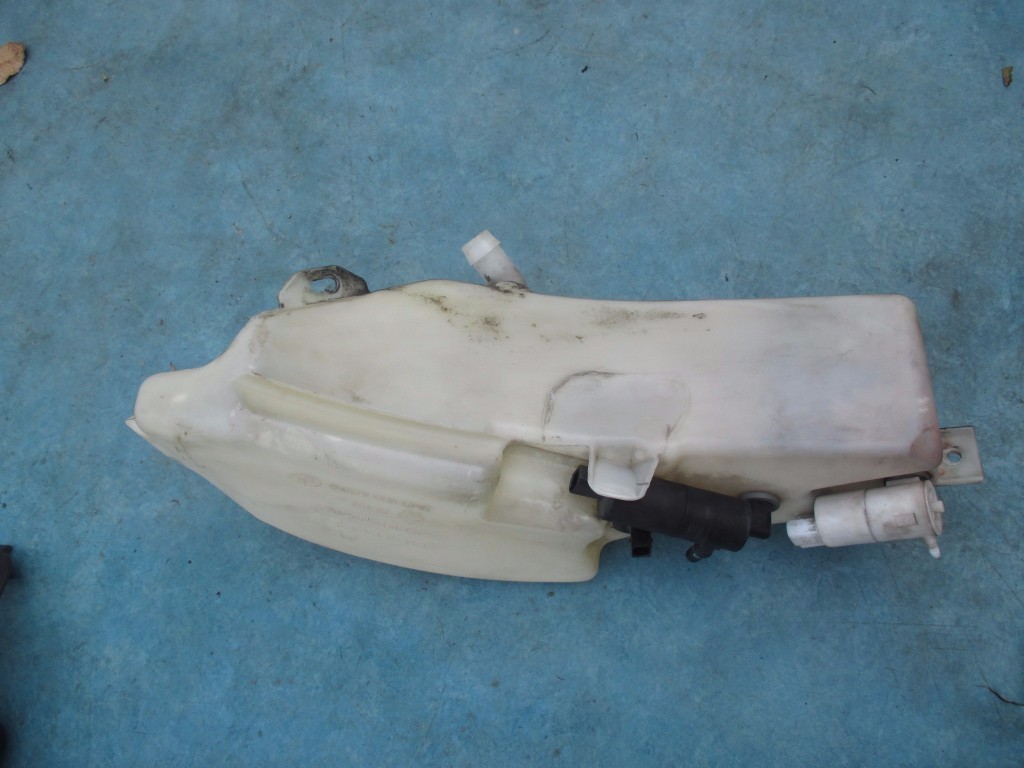 Bentley GT GTC Flying Spur windscreen washer tank reservoir