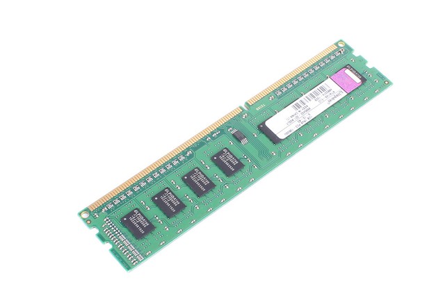 Barrette RAM DDR3 2Go (2x1Go) - PC3-10600U - D'occasion