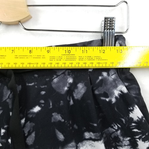 Lululemon Shorts Women 6 Black White Dusk Dye Spring Break Away Short II UPF 50+ - Picture 5 of 8