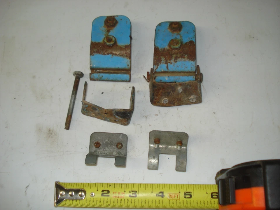 Sno Jet Whisper Jet Yamaha 440 1974 capó bisagras soportes (grietas y dobladas) Foto 3 de 4