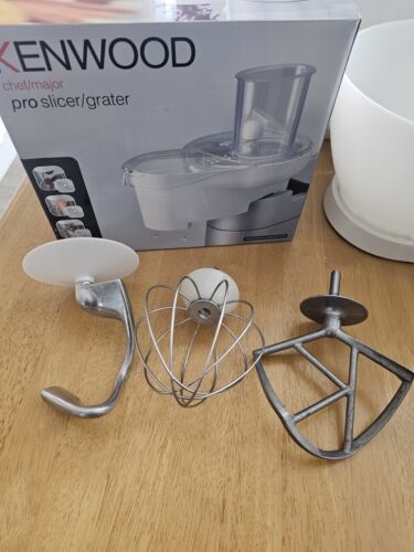 Kenwood Chef Premier KMC510 1000w Stand Food Mixer with Bowl & Attachments - Picture 3 of 6