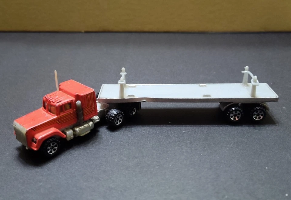 road champs semi trucks Red Flats Bed Mack - Image 2 of 4