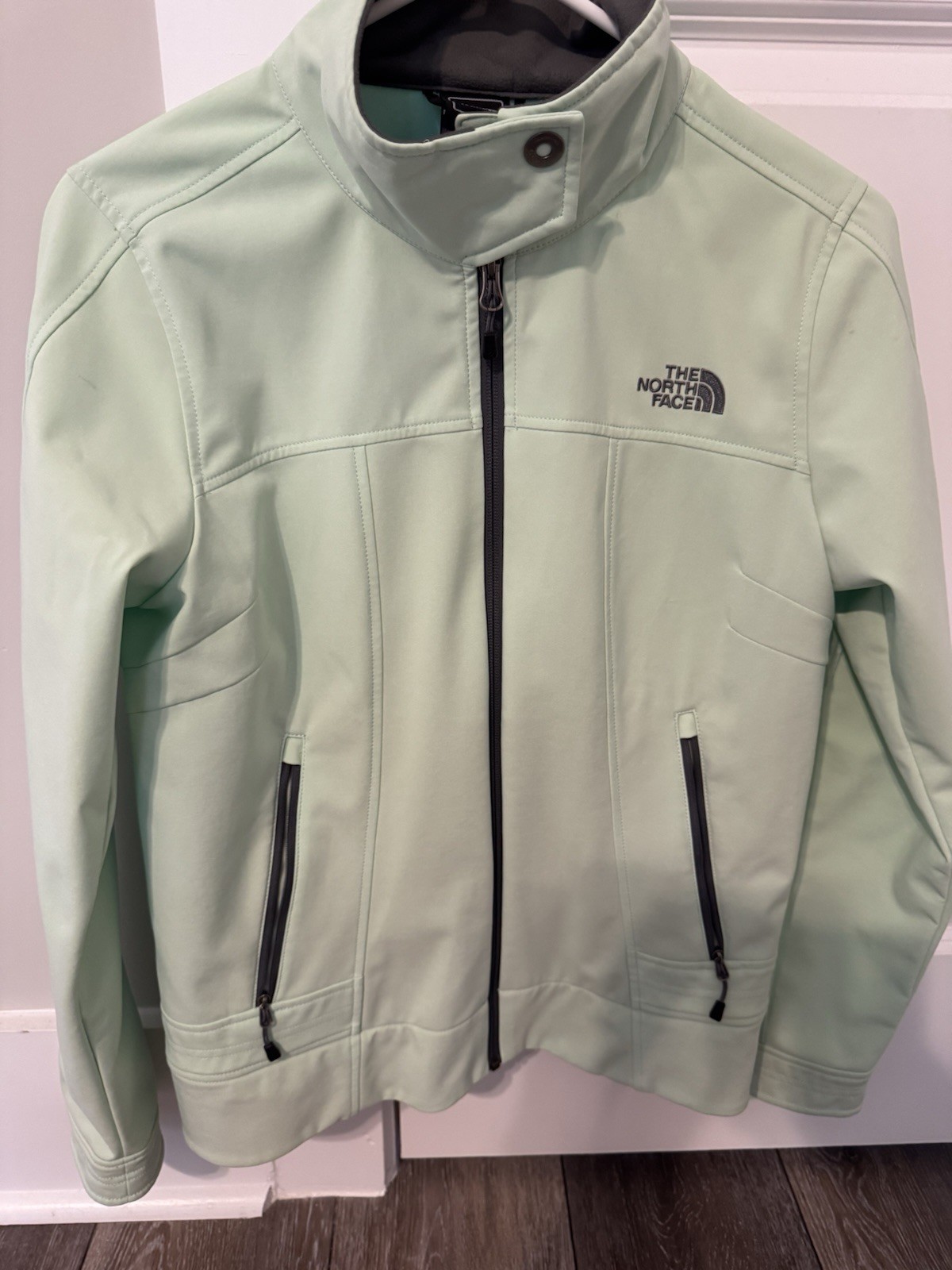 Lightweight TNF Jacket Medium - image 3