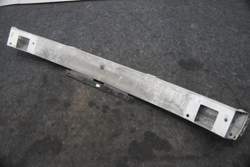 Barra de impacto de refuerzo de parachoques trasero 6G33-17758-CB Aston Martin V8 Vantage 06-16 Foto 4 de 4