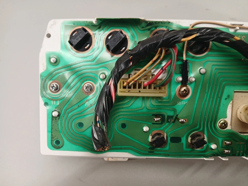 1986-1987 Mazda B2000, B2200,b2600 спидометр кластер датчик панели 103,425 мл. - Изображение 4 из 4