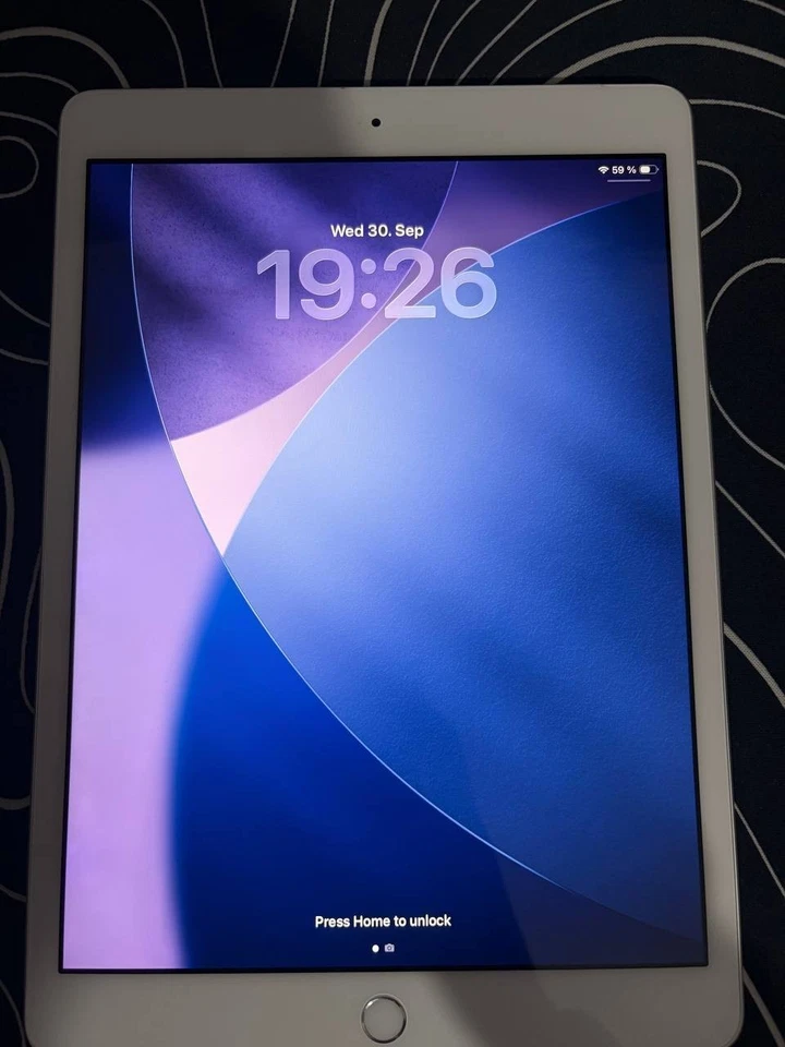 Apple iPad (8th generation) · 32GB · Cellular, Foto 2 von 4