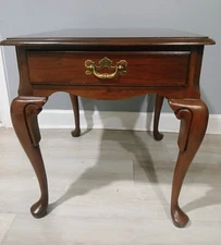 Vintage Drexel Queen Anne Style End Table with one drawer