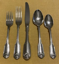 Oneida Heirloom Stainless CLASSIC SHELL 5 pc Place Setting(s)