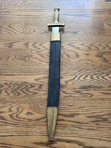 Reproduction U.S. Civil War Model 1832 Artillery Short Sword & Leather Scabbard.