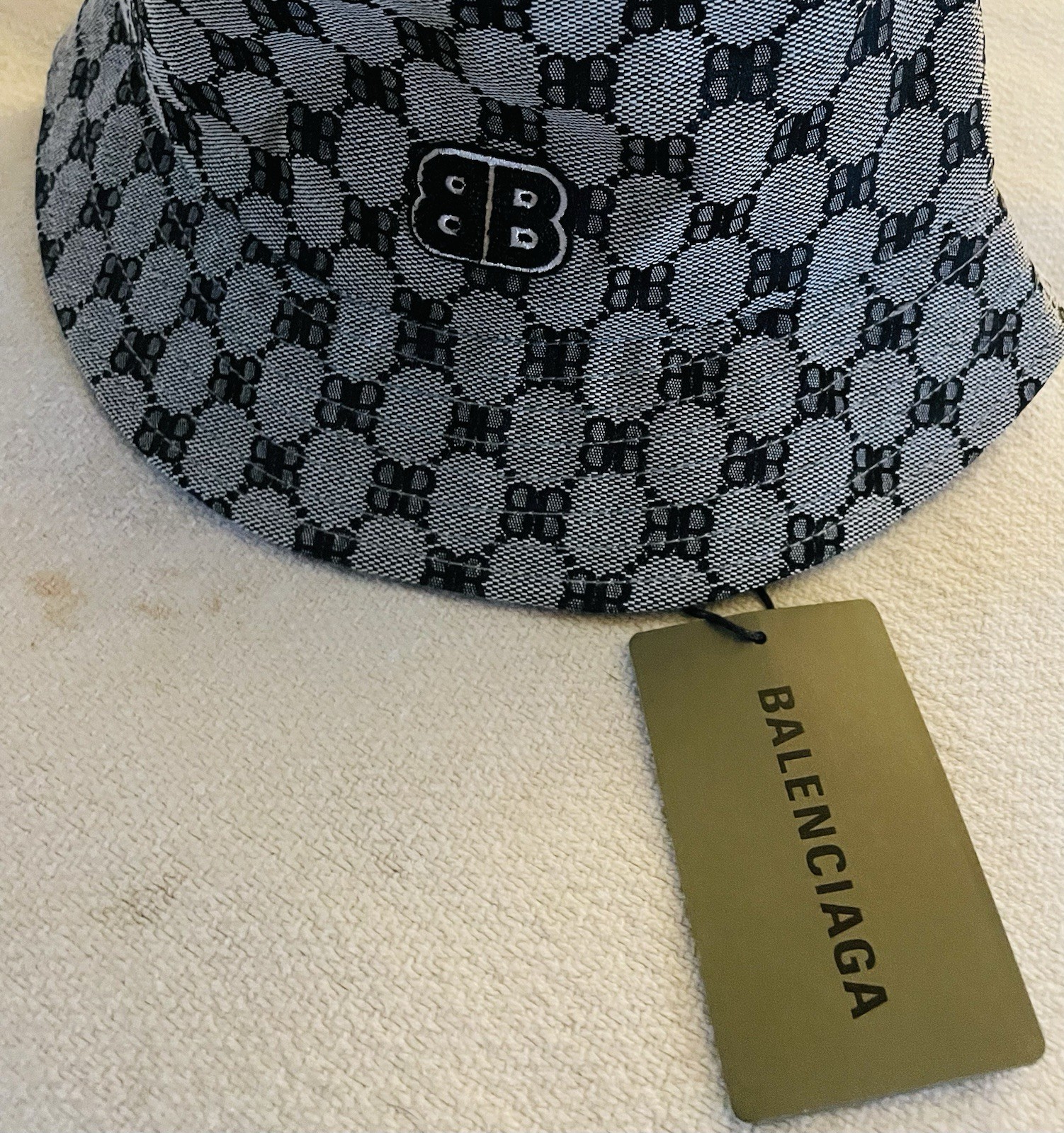 Balenciaga Bucket Hat thumbnail 2